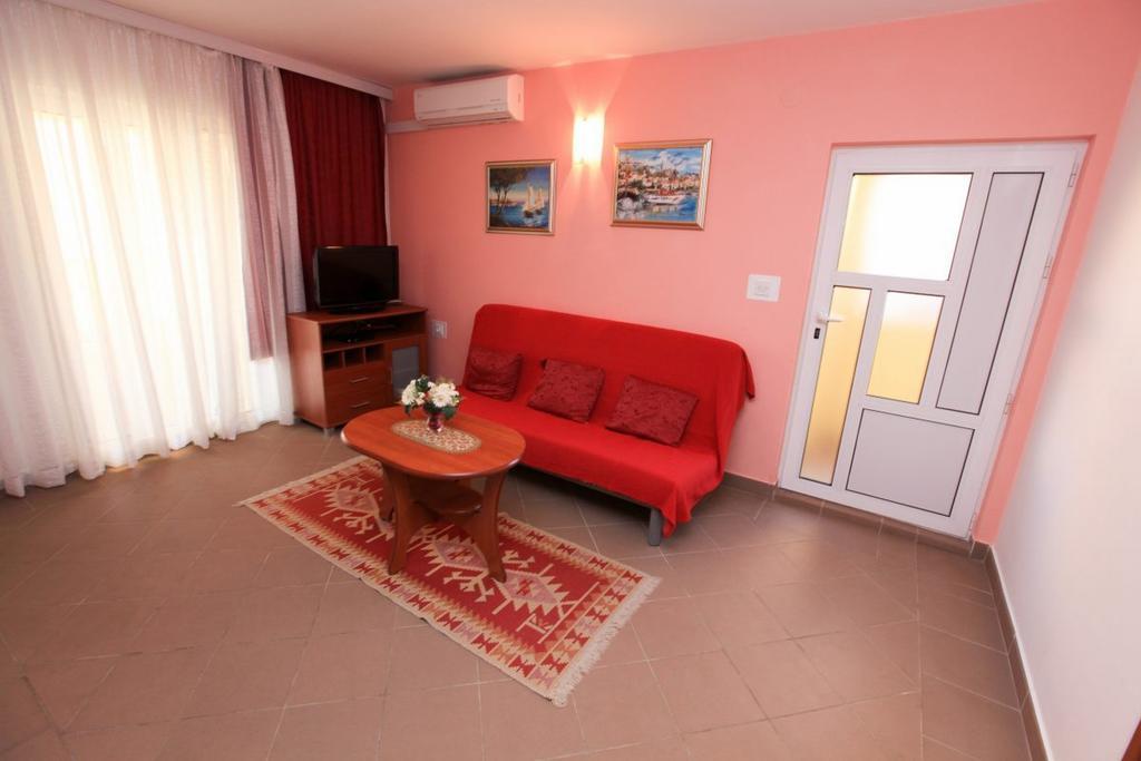 Apartments Franc Povljana Bilik gambar