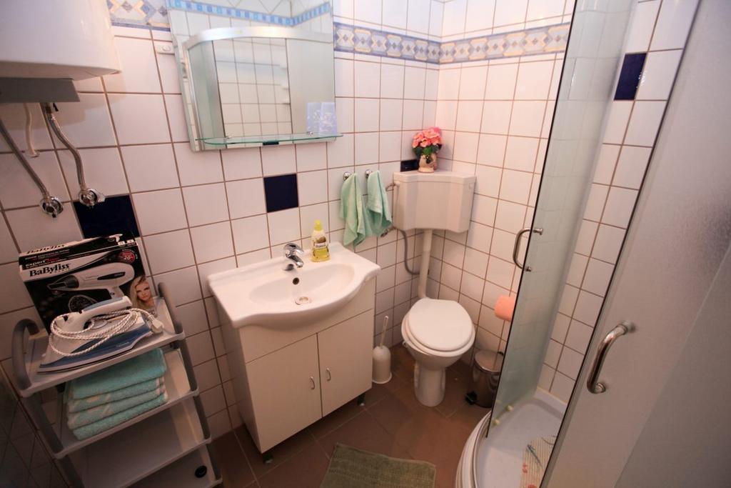 Apartments Franc Povljana Bilik gambar