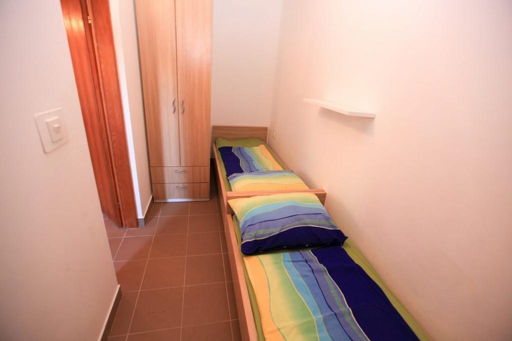 Apartments Franc Povljana Bilik gambar