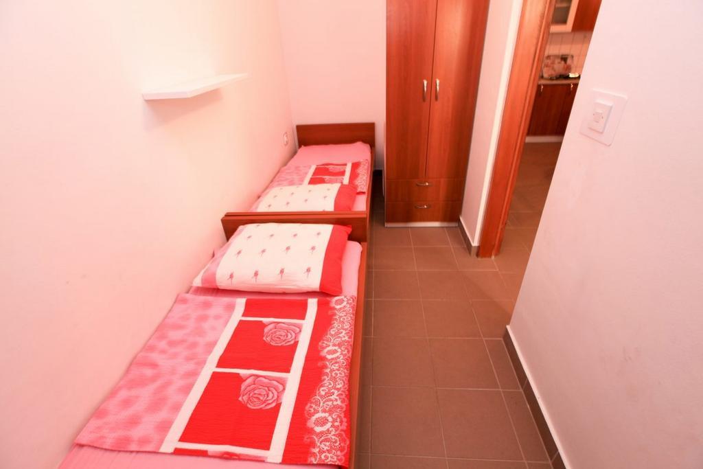 Apartments Franc Povljana Bilik gambar