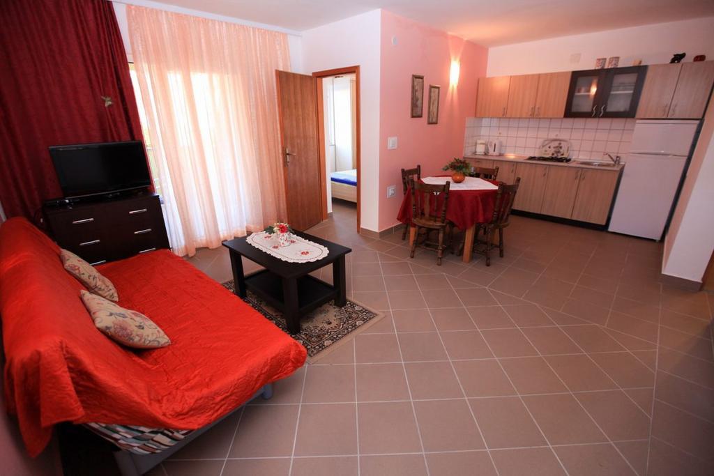 Apartments Franc Povljana Bilik gambar