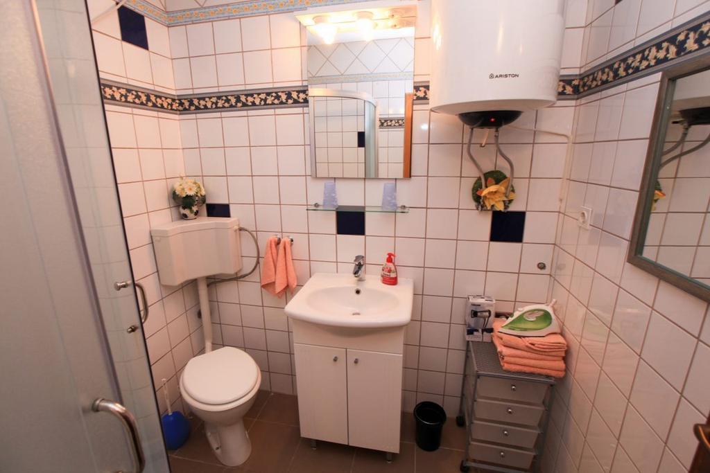 Apartments Franc Povljana Bilik gambar