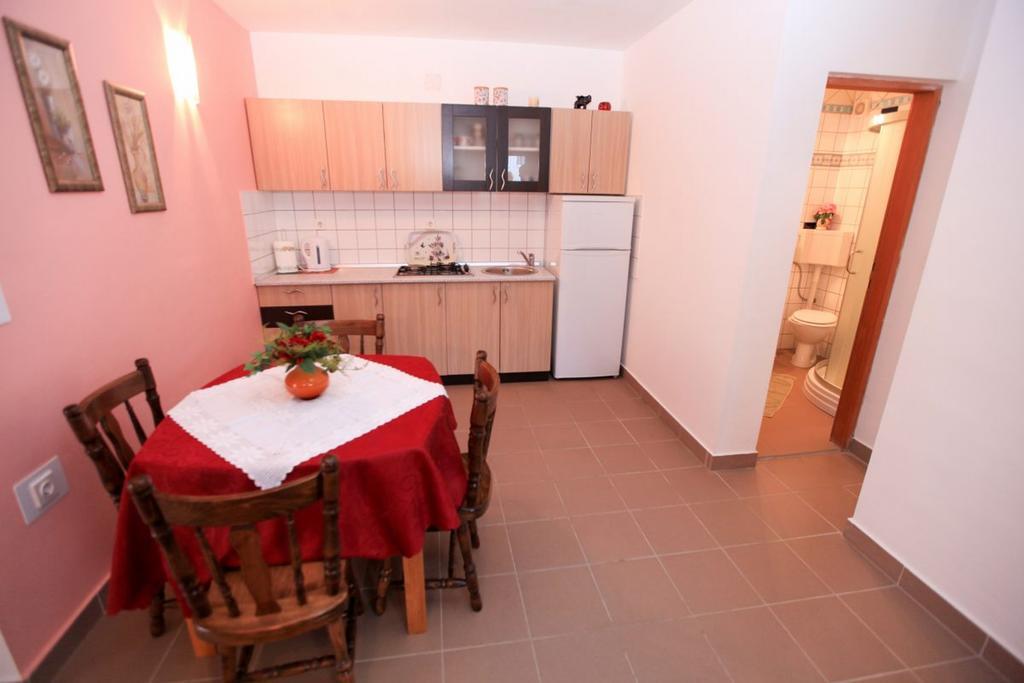 Apartments Franc Povljana Bilik gambar