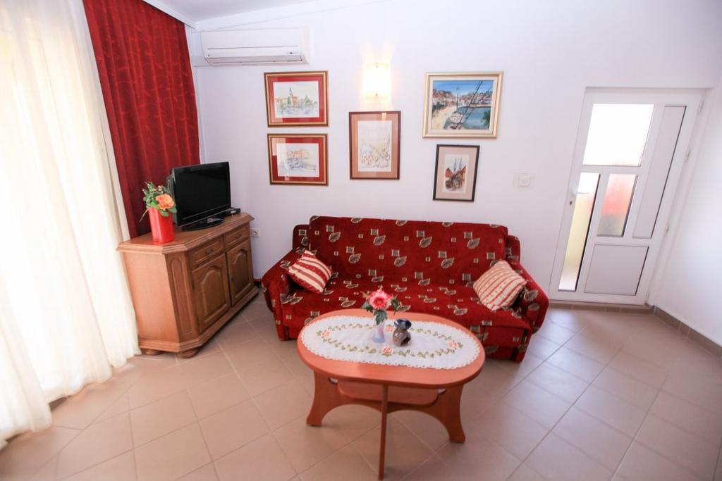Apartments Franc Povljana Bilik gambar