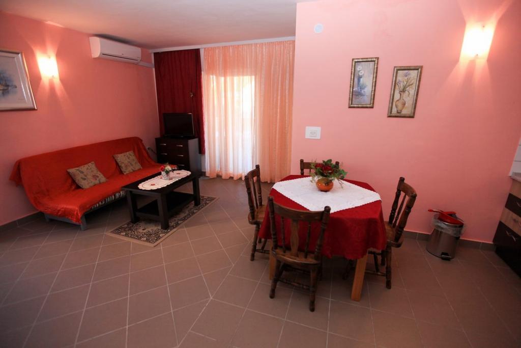 Apartments Franc Povljana Bilik gambar